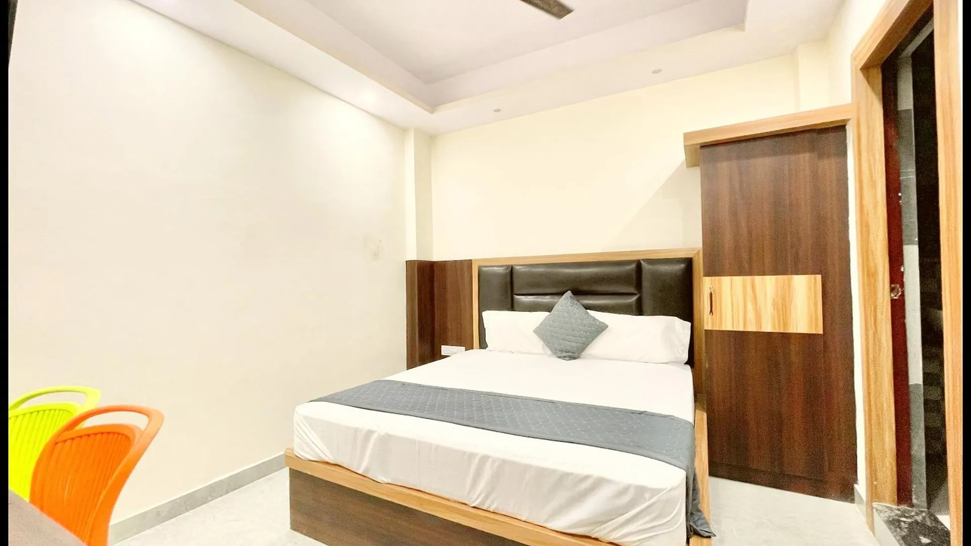 Hotel Laxmi ! Vilas Near Kashi Vishwanath Temple Varanasi