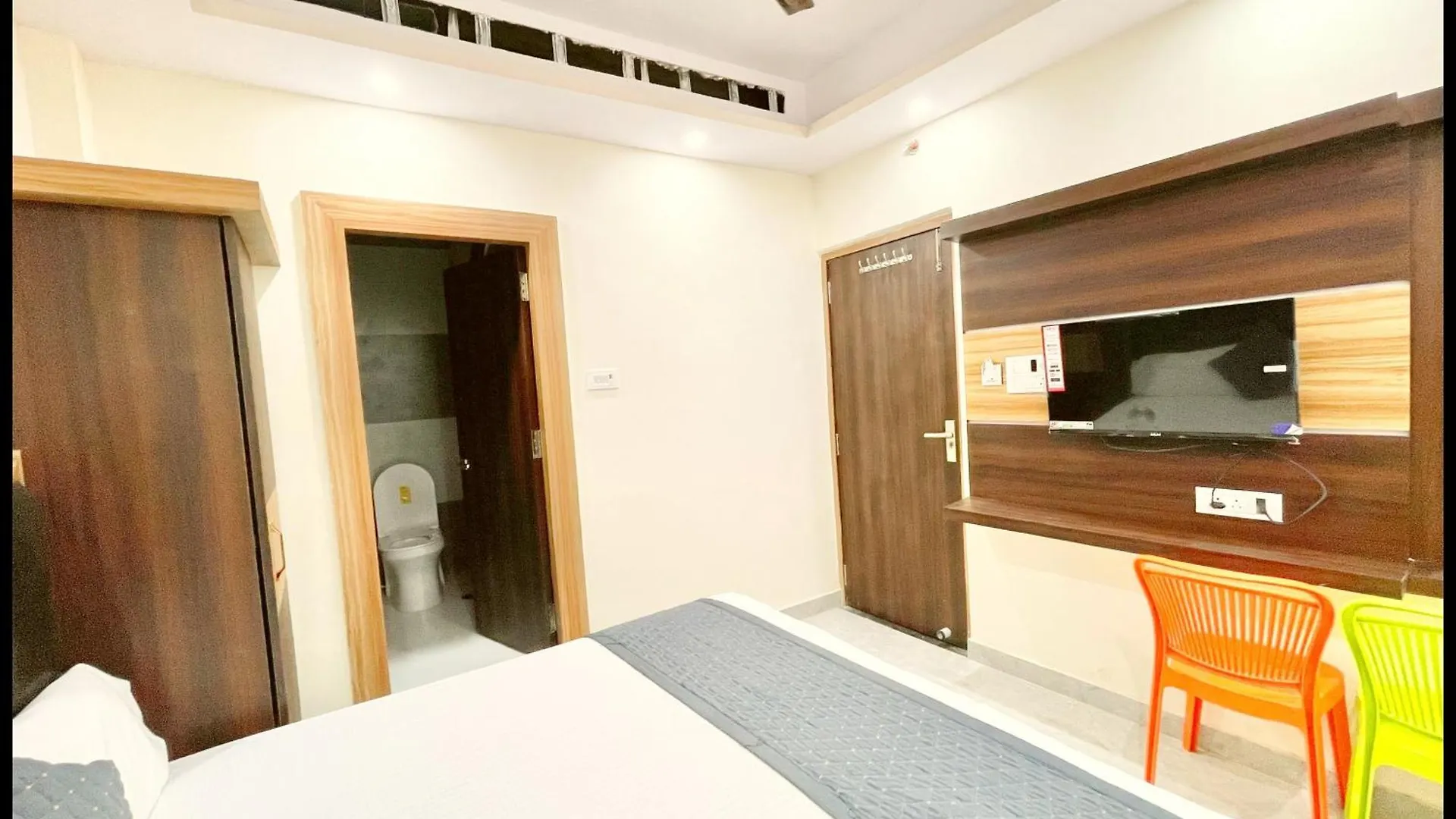 Hotel Laxmi ! Vilas Near Kashi Vishwanath Temple Varanasi