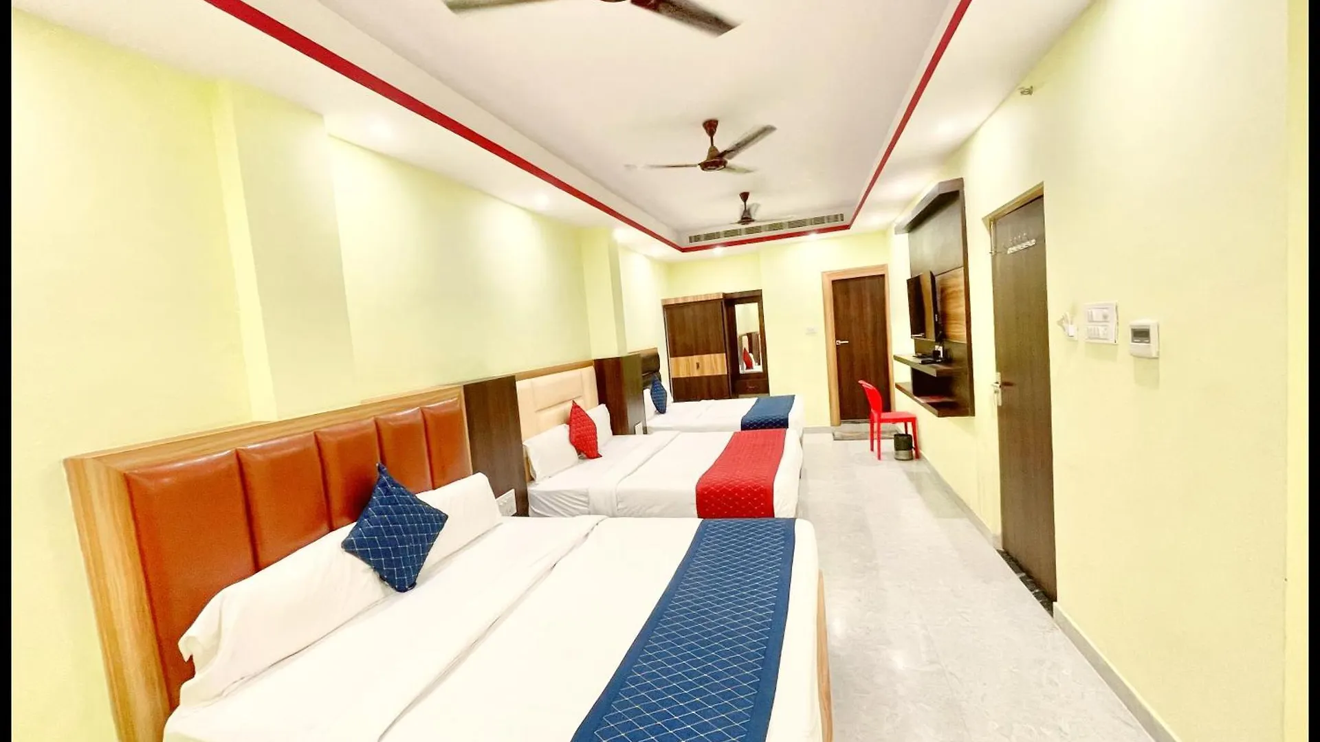 Hotel Laxmi ! Vilas Near Kashi Vishwanath Temple Varanasi