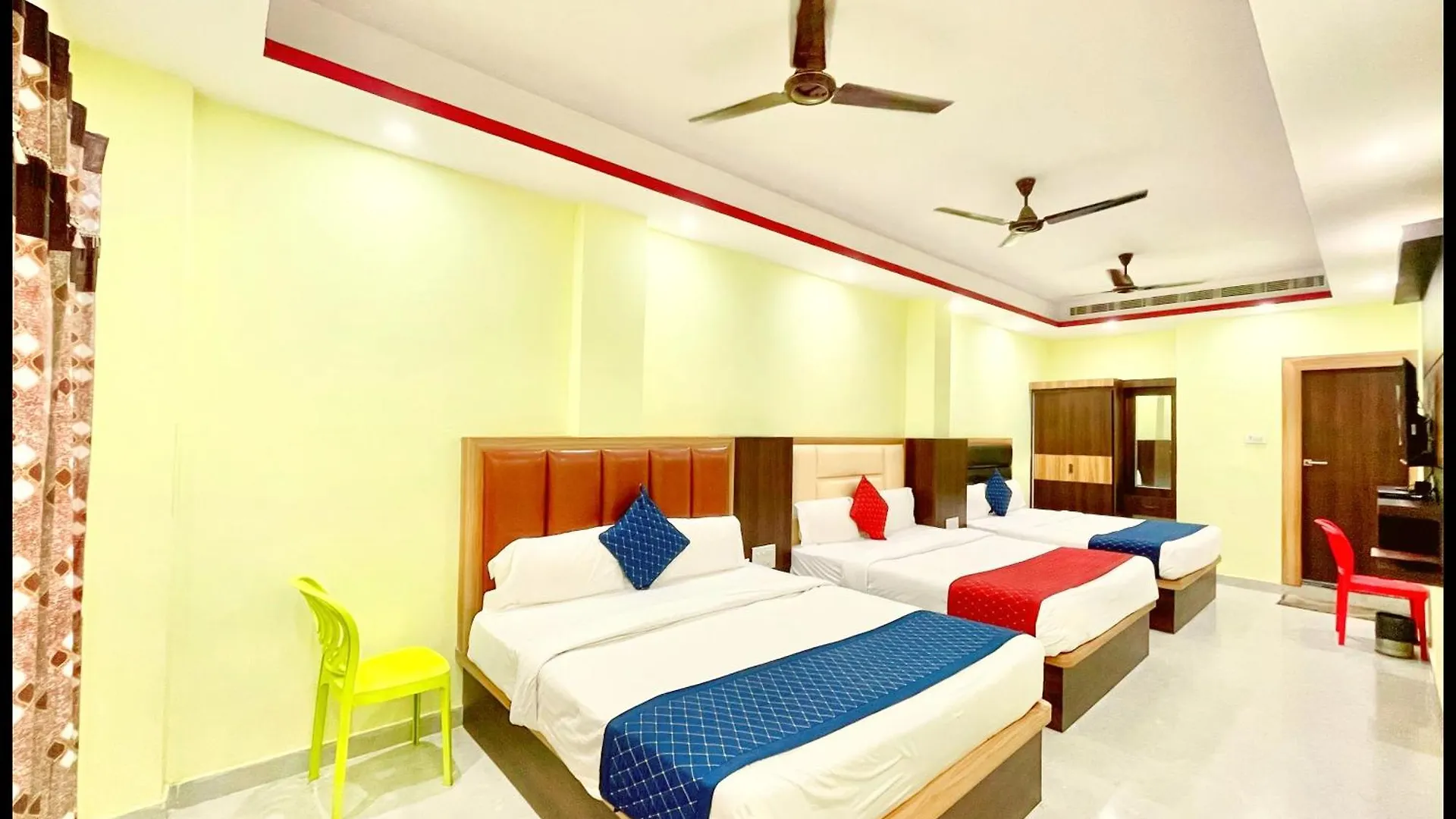 Hotel Laxmi ! Vilas Near Kashi Vishwanath Temple Varanasi
